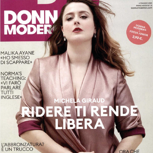 Michela Giraud in copertina su Donna Moderna con il titolo 'Ridere ti rende libera' in primo piano.